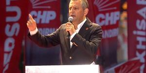 CHP Genel Başkanı Özgür Özel, İzmir'den seslendi: "Gençlere yasakların yasak olduğu bir ülke vaad ediyoruz"
