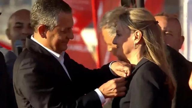 İzmir mitinginde CHP'ye katıldı! Sizlere sürprizimiz diyerek anons edildi