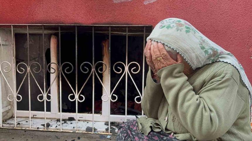 Ateşle oyun evi kullanılmaz hale getirdi