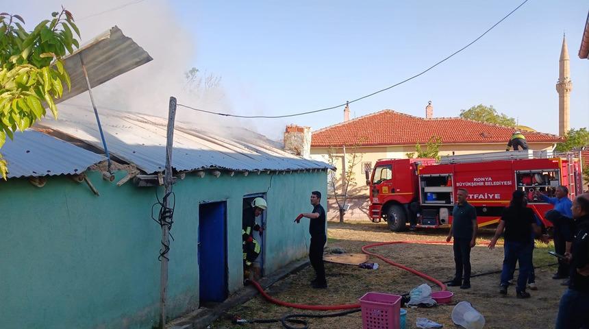 Konya'da tandır evinde yangın! Temizlik sonrası yakılan kağıtlar alev aldı