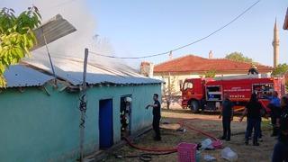 Tandır evinde yangın! Çatı yandı