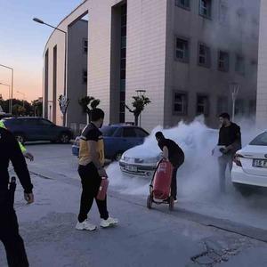 Hastane otoparkında araçta yangın! Alev alev yandı