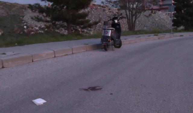 Tavşanlı da elektrikli motosikletle devrilen sürücü yaralandı 1