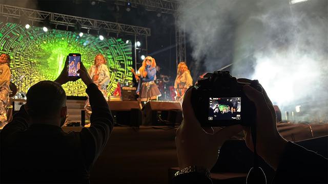 Bolu’da konser öncesi sürpriz evlilik teklifi! Coşkuyla karşılandı