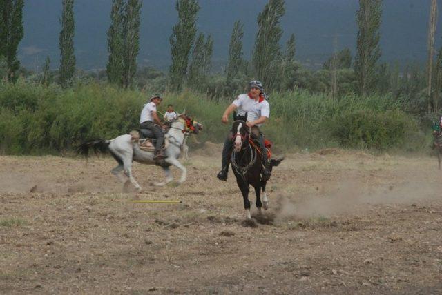 Atlı Cirit Spor Kulübü, Belediye Başkanı Saraoğlu’ndan destek istedi