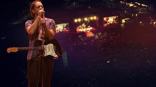 İzmir'deki Duman konserine ihraç edilen teğmenler de gitti! Kaan Tangöze sahneden selamladı