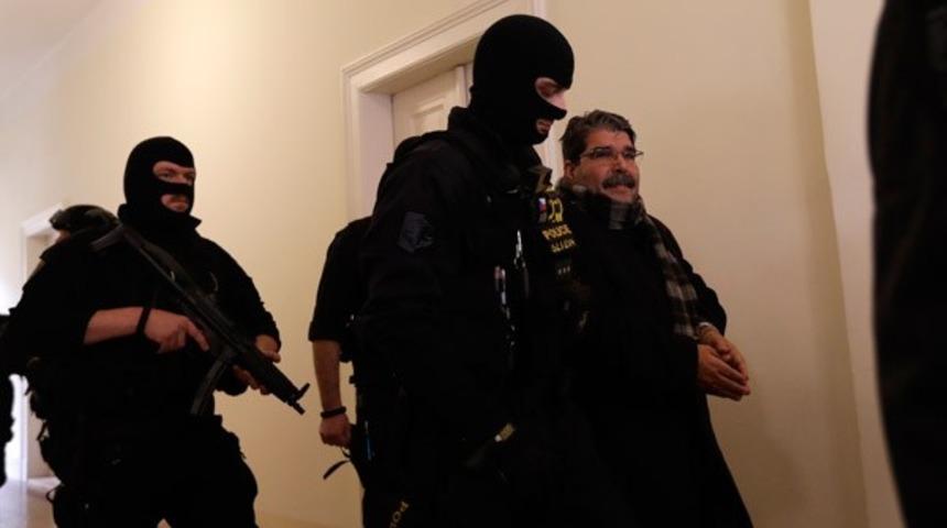 Prag'da mahkemeye çıkarılan Salih Müslim'in ilk görüntüleri