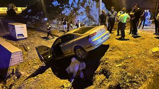 Navigasyona uydu, aracıyla araziye uçtu!