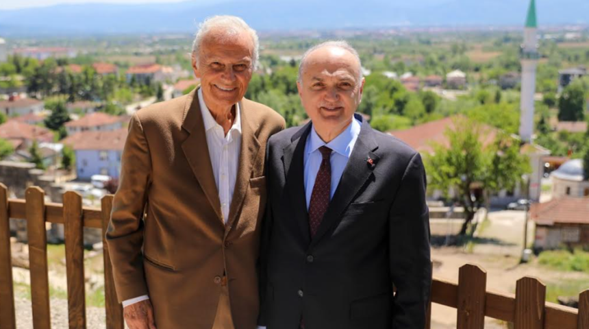 Yeşilçam'ın usta aktörü Ediz Hun, Düzce'nin tarihi ve doğasına hayran kaldı! "Biyolojik saat Düzce'de daha mutlu çalışıyor"