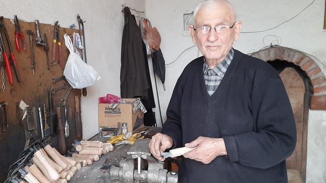 Makinesini bile kendisi yaptı! Üretip satıyor, tek kaldı 'Ölürsem bu iş biter'