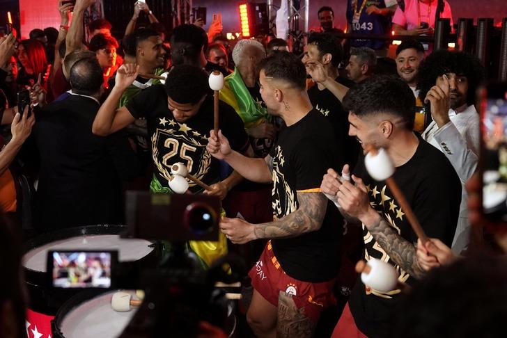 Avrupa Galatasaray'ın şampiyonluğunu konuşuyor! Mourinho ve Fenerbahçe detayı dikkat çekti G4