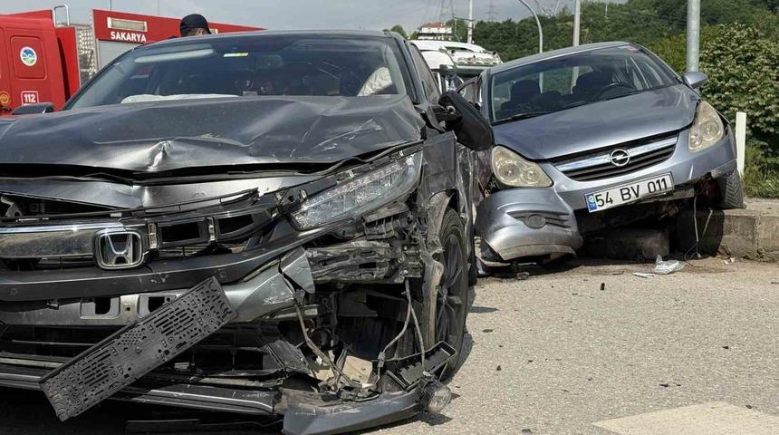 Sakarya’da otomobiller çarpıştı: 4 yaralı