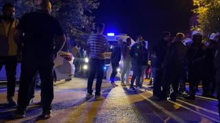 İki çocuğun kavgası adeta 200 kişilik arenaya döndü! Biri çocuk iki kişi yaralandı