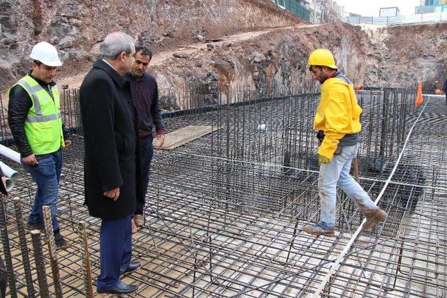 Haliliye’de gençlik ve kültür merkezi inşaatı devam ediyor