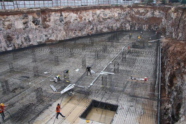 Haliliye’de gençlik ve kültür merkezi inşaatı devam ediyor