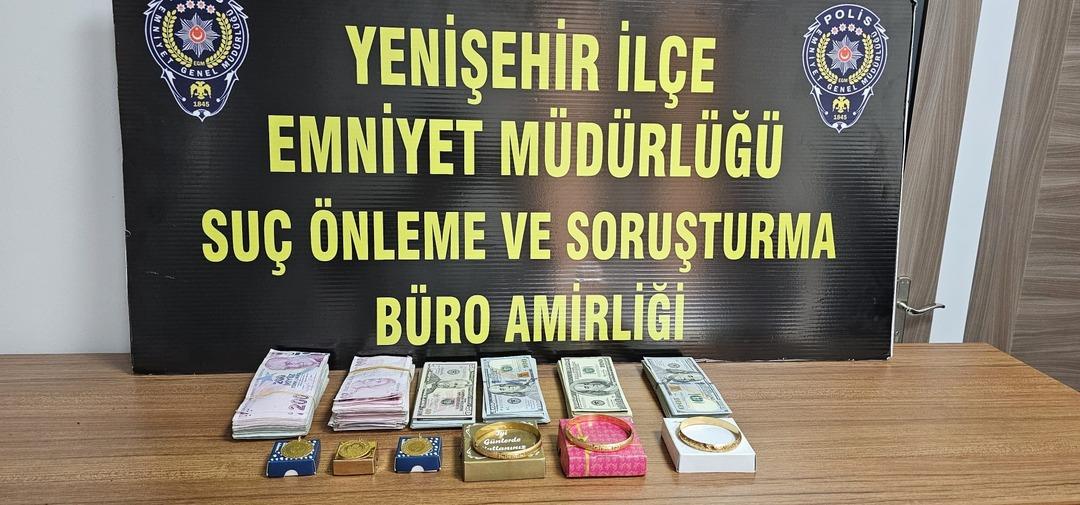Kocasından altınları saklamak için hırsızlık süsü verdi: Kadının oyunu, polisin incelemesine kadar sürdü! 1
