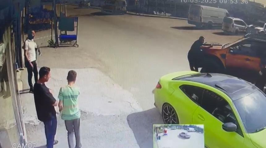 &lsquo;Şaka olsun&rsquo; diye kamyoneti &uuml;zerine s&uuml;rd&uuml;ğ&uuml; arkadaşına &ccedil;arptı