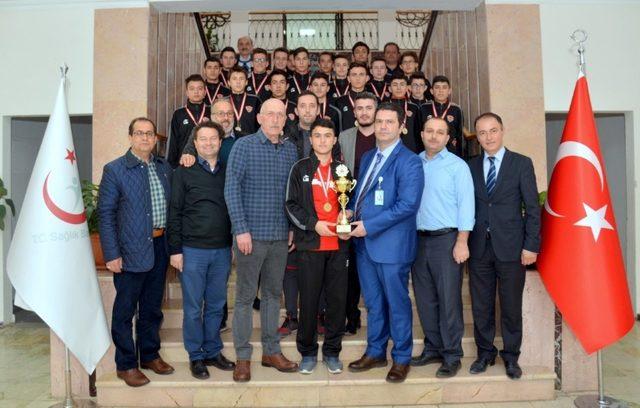 Eskişehir İl Sağlık Müdürü Bilge, Sağlıkspor’un şampiyon gençleriyle buluştu