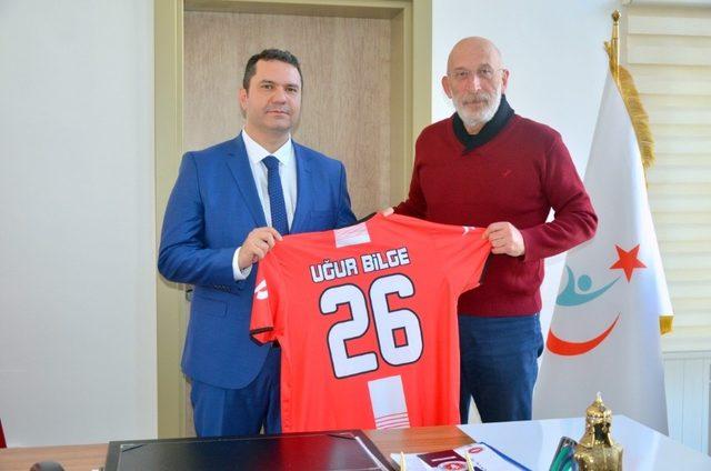 Eskişehir İl Sağlık Müdürü Bilge, Sağlıkspor’un şampiyon gençleriyle buluştu