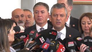 Özgür Özel açtı ağzını yumdu gözünü: Bu mu turpun büyüğü? Terbiyesizliğin büyüğü bu!