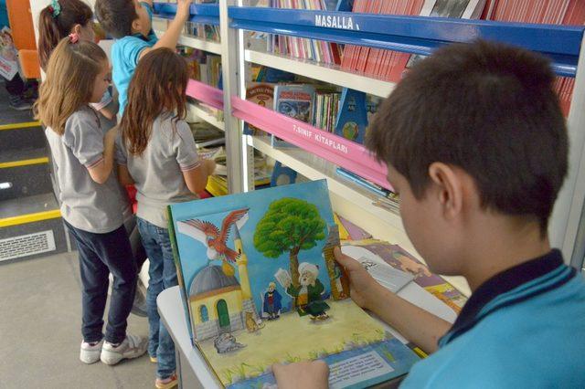 Mersin’de belediyeden öğrencilere 10 bin kitap