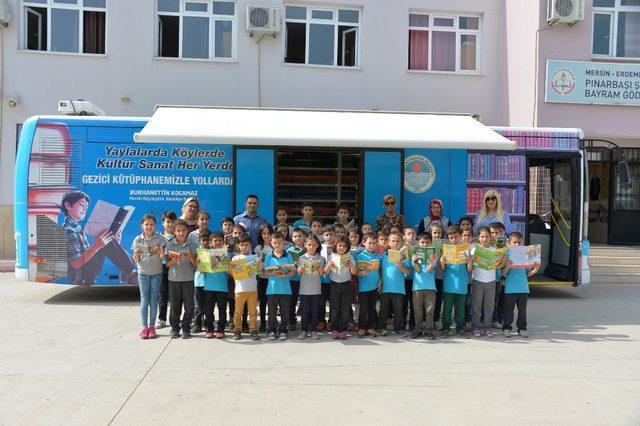 Mersin’de belediyeden öğrencilere 10 bin kitap