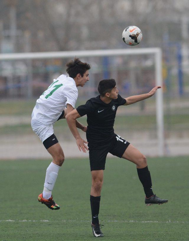 Altay’ın U-19 takımı ilk yenilgisini Manisa’dan aldı