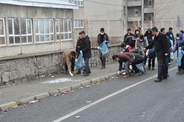 Eleşkirt’te öğrencilerden çevre temizliği