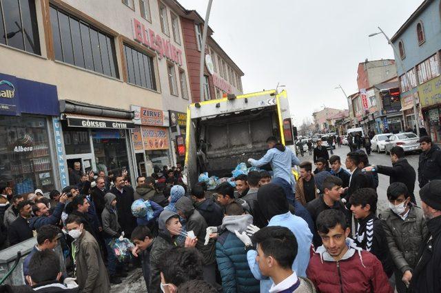 Eleşkirt’te öğrencilerden çevre temizliği