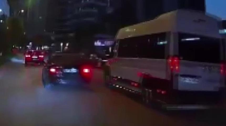 Adana’da makas atan otomobil zincirleme kazaya neden oldu