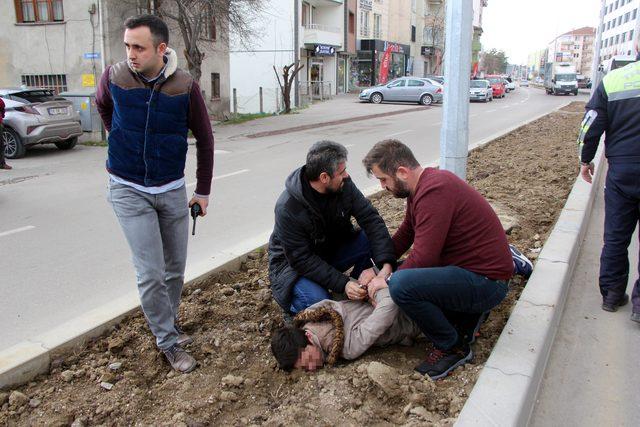 Belediyenin aracıyla şehir dışında gezerken yakalandılar