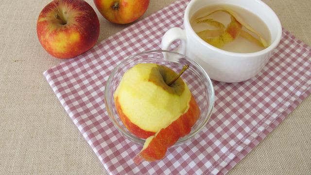 Elma kabuğu çayının faydaları nelerdir? Elma kabuğu çayı neye iyi gelir, sese iyi gelir mi?