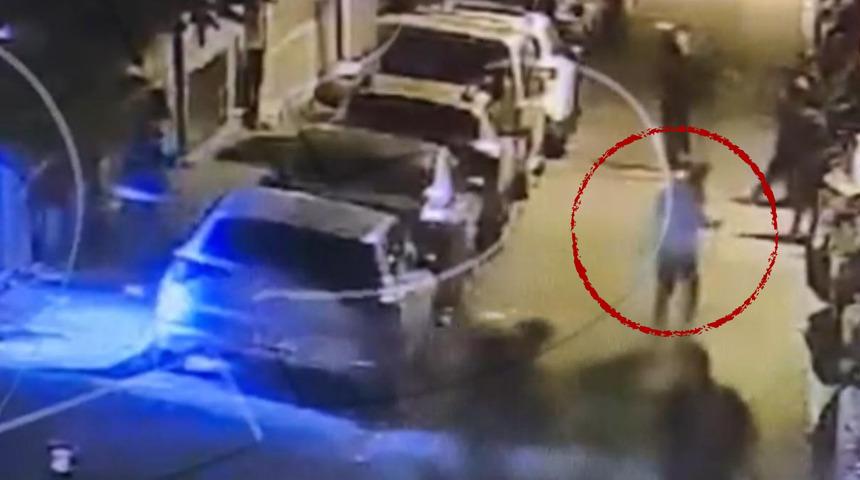 Beşiktaş'ta yan bakma kavgası felakete d&ouml;n&uuml;şt&uuml;: Belindeki silahla 7 kişiyi vurdu!