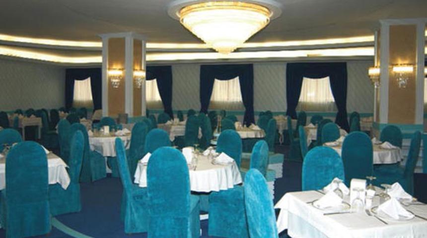 Meclis'te AK Partili vekilin danışmanına tekme tokat saldırı