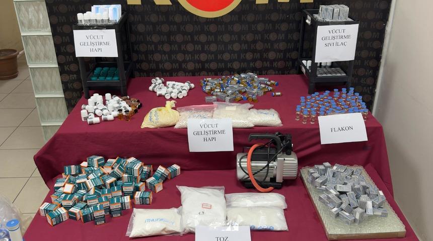 İzmir'de kaçak vücut geliştirme ilacı üretenlere yönelik operasyonda 1 tutuklama