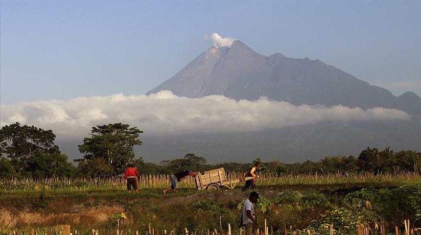 Endonezya'daki Dukono Yanardağı'nda patlama meydana geldi
