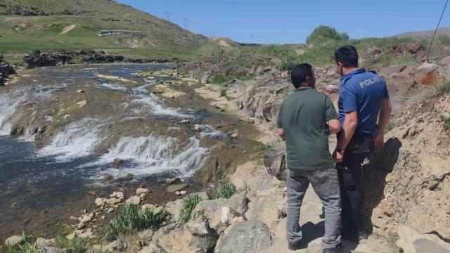 Van’da polislerin inci kefali nöbeti