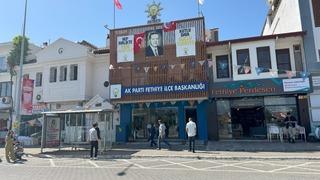 Fethiye'de AK Parti İlçe Başkanlığı binasına taşlı saldırı