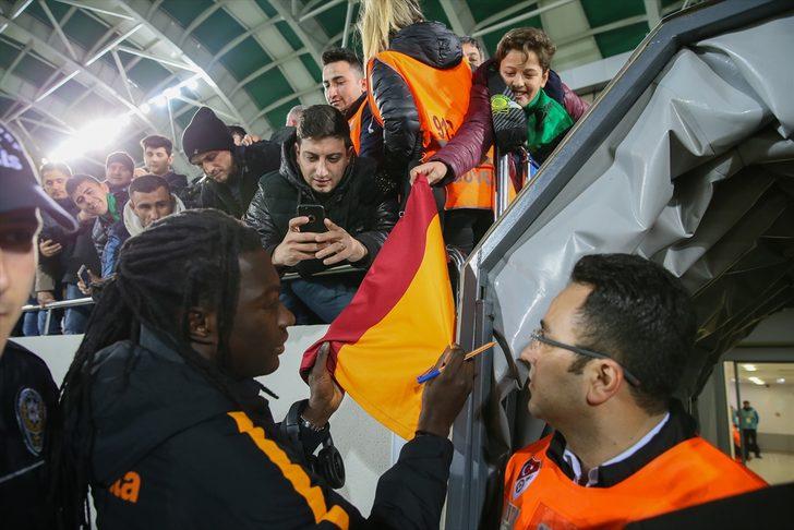 Bafetimbi Gomis'ten Galatasaraylıları heyecanladıran paylaşım! G4