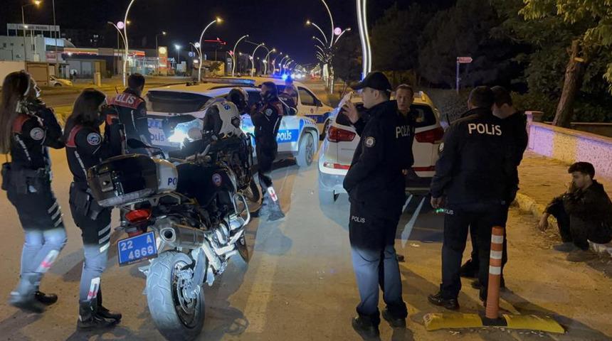 Edirne’de dur ihtarına uymayan ehliyetsiz sürücü polisi alarma geçirdi