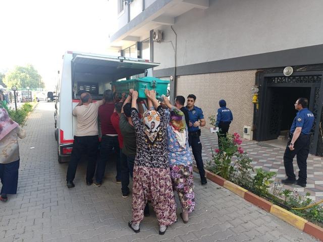 Emekli doktor evinde ölü bulundu