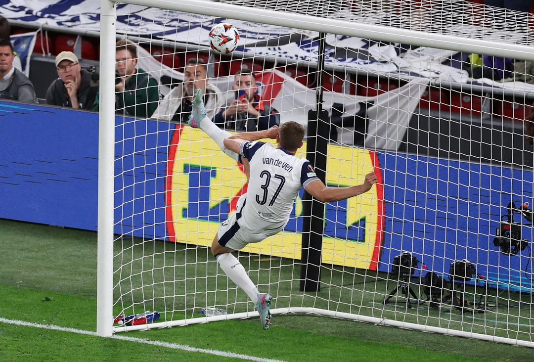 2025-05-21T203506Z_774874149_UP1EL5L1L6GI0_RTRMADP_3_SOCCER-EUROPA-TOT-MUN-REPORT