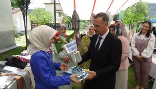 Önce işçilik öğrendiler sonra sergi açtılar...