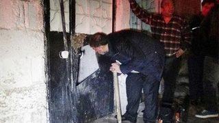 Sinir krizi geçiren genç kız, oturduğu evi yaktı