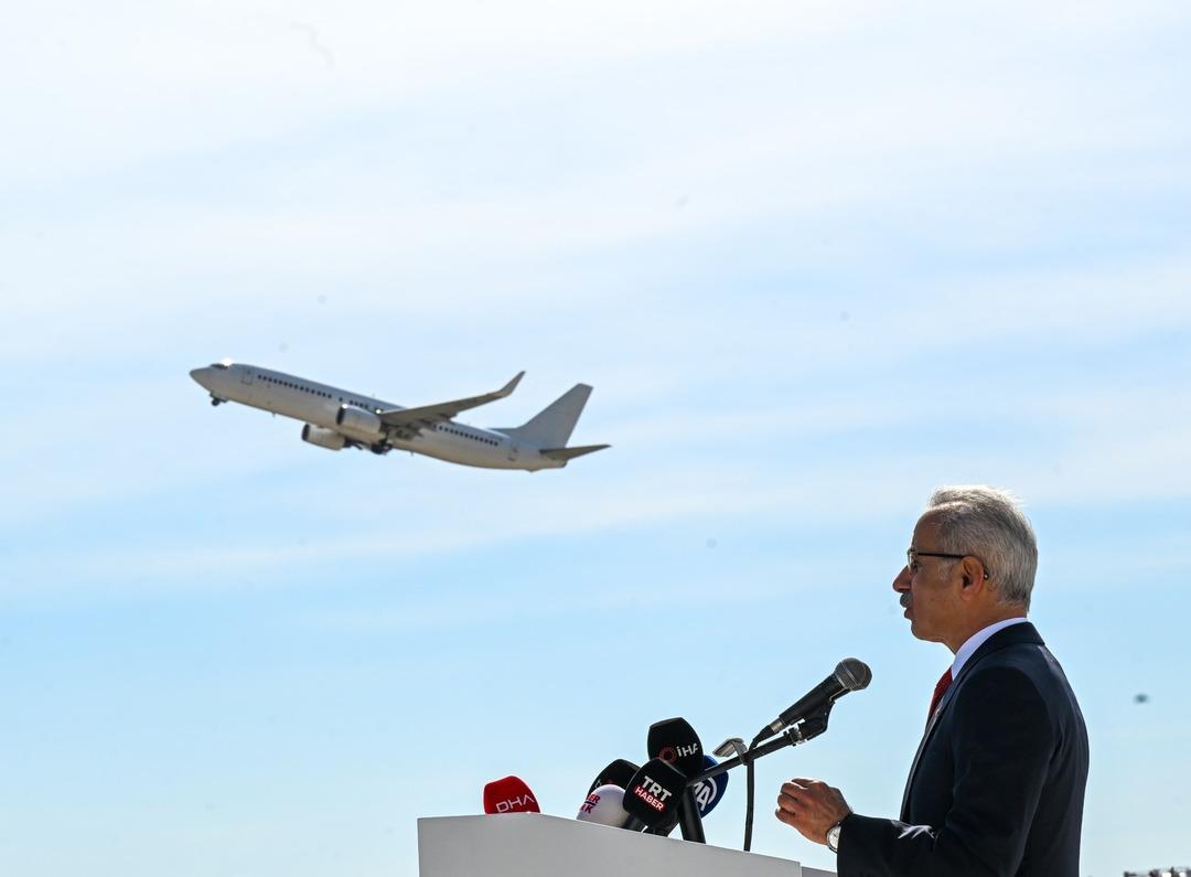 Uçaklarda yeni dönem! Bedava oldu... Bakan Uraloğlu  Zorunlu  diyerek duyurdu 2