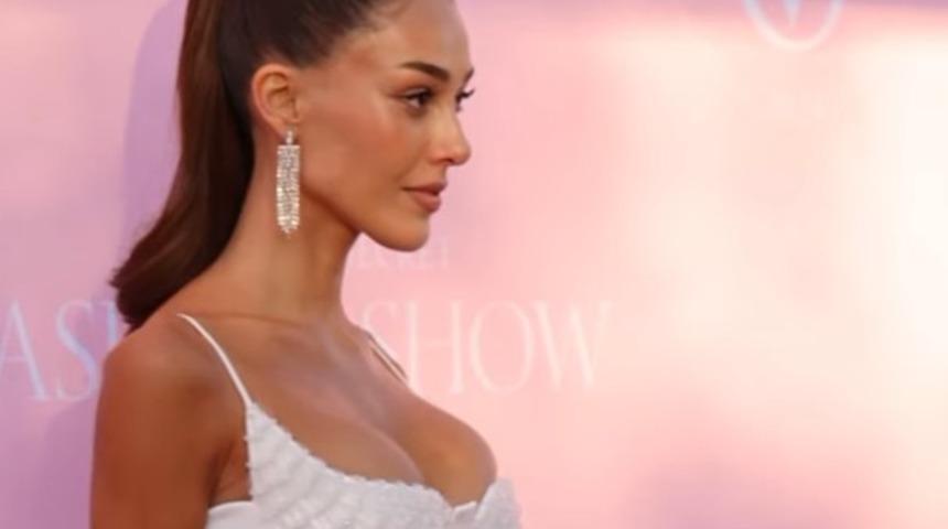 Ünlü yönetmenin oğluyla aşk yaşıyor! Dilan Çiçek Deniz iddialı tarzıyla soluğu Cannes'ta aldı! Belden aşağısı olay... 