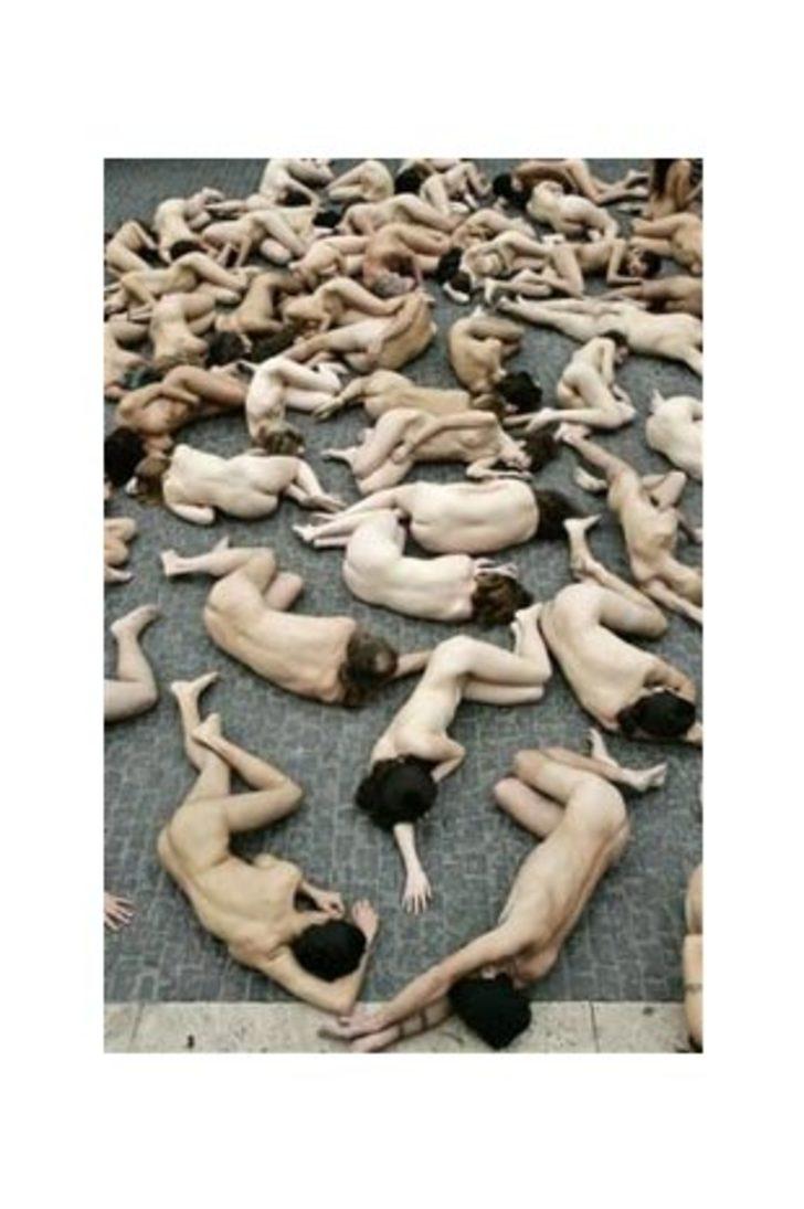 Katliama Çıplak Protesto G1