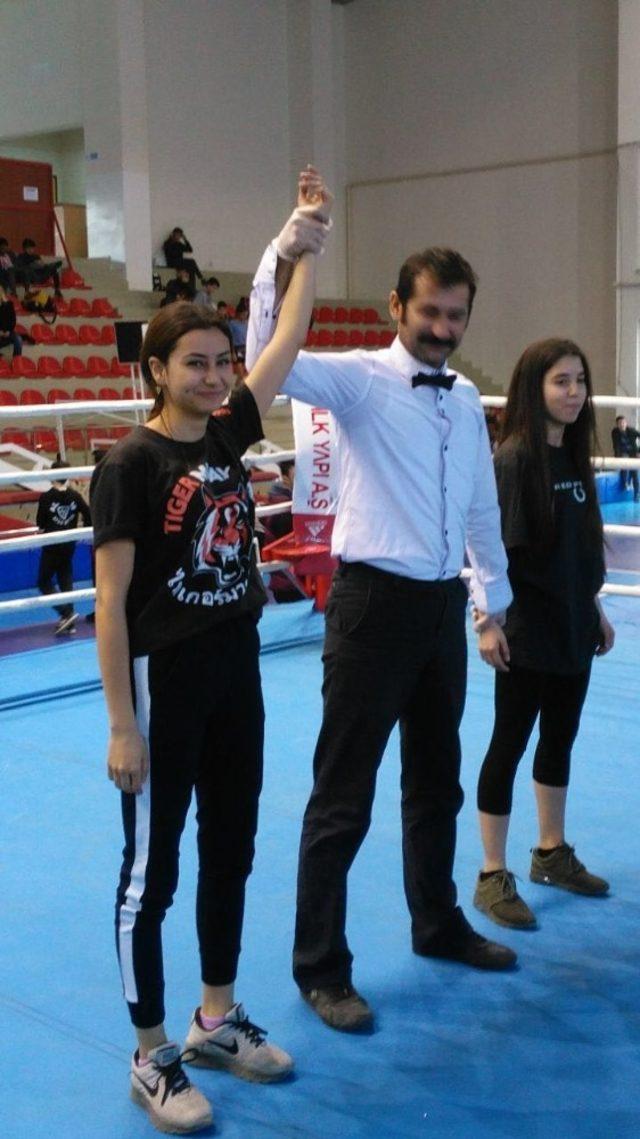 Mersinli sporcu Antalya’daki Muay Thai Şampiyonası’ndan ikincilikle döndü