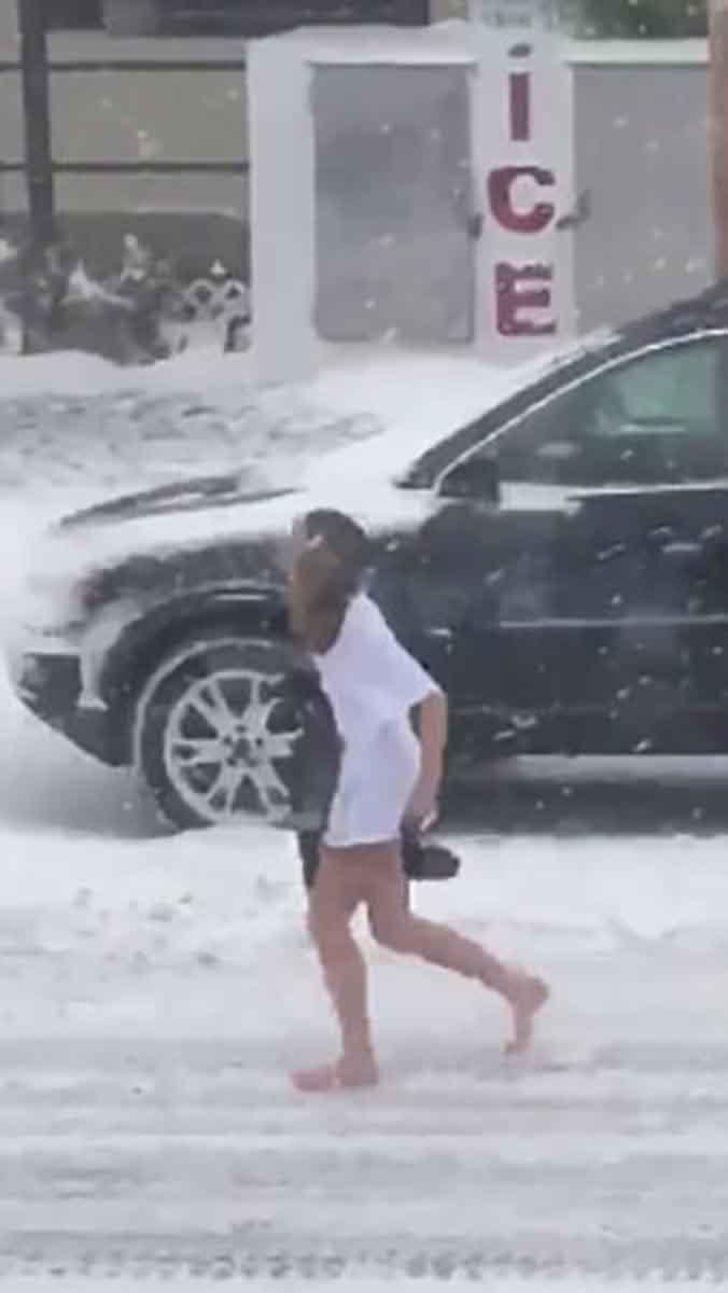 Kafasında prezervatif paketi unutunca... G3