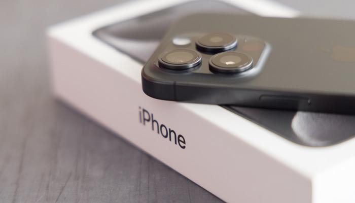 iPhone 17 Fiyat Şok: Trump'ın Gümrük Vergisi Kararları Apple'ı Sarsacak mı? Uzman Tahminleri Ortaya Çıktı!